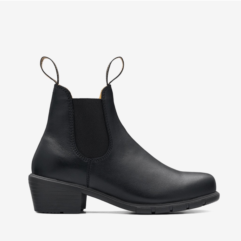 Black heeled blundstone boots